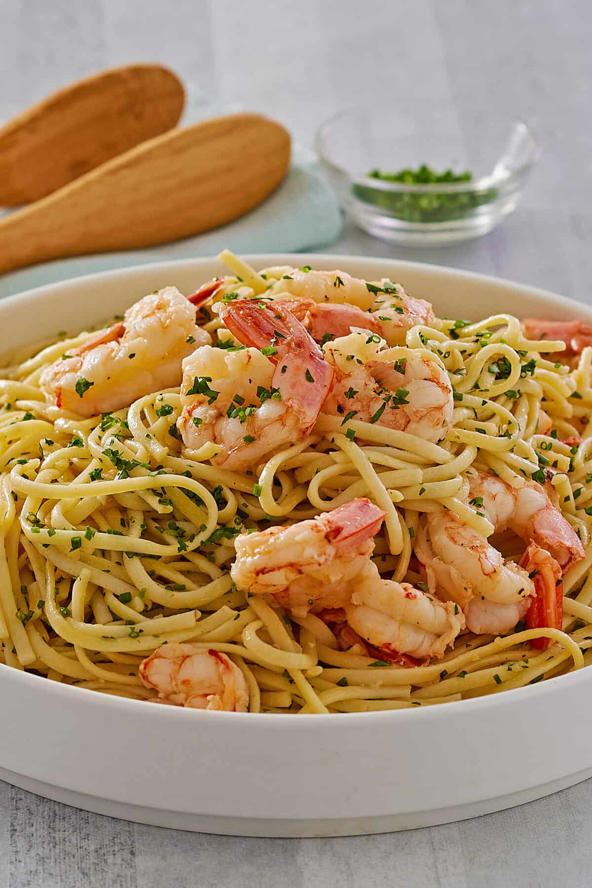 shrimp scampi in a serving bowl