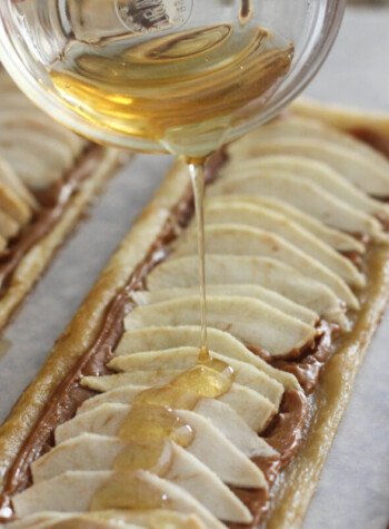 drizzling honey over apple tart