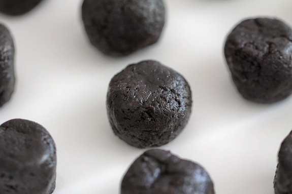 Rows of Oreo truffles.