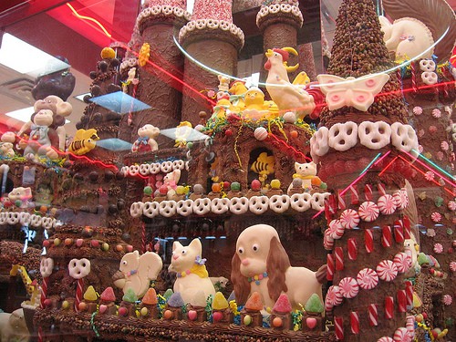 Image of the Sarris Candies store.