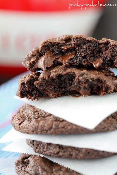 A Stack of Oreo Cookies and Cream Cookies