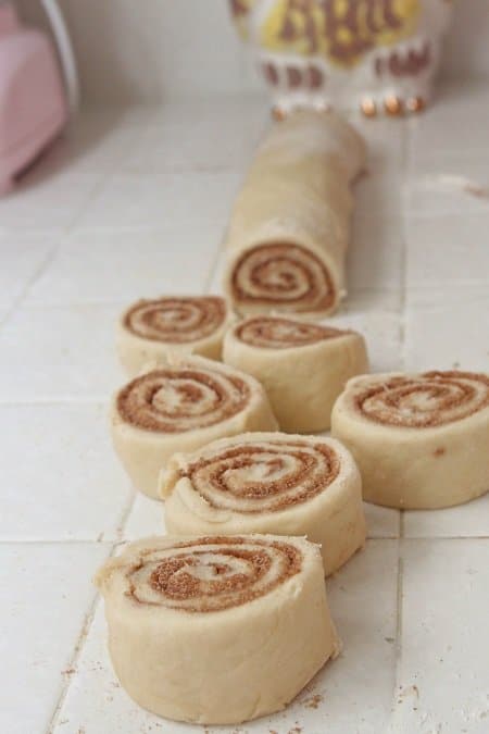 sliced cinnamon roll log
