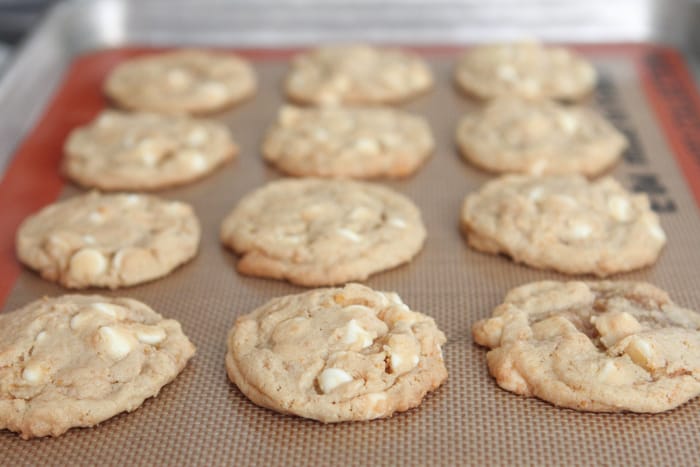 Frosted Flakes White Chip Cookies-40