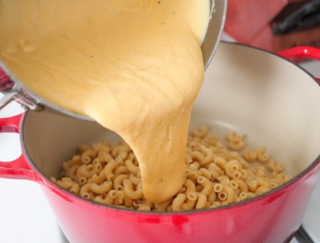 how to make a cheese roux for mac and cheese