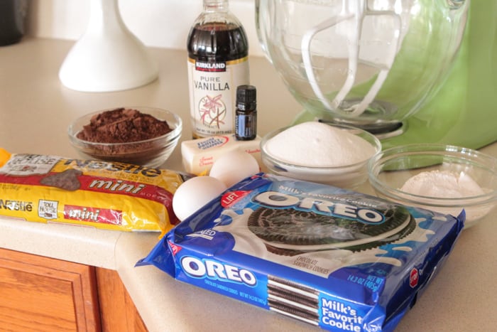 Sharing my homemade brownies today! Treat your family and friends to my Peppermint Oreo Chocolate Chip Brownies this baking season!