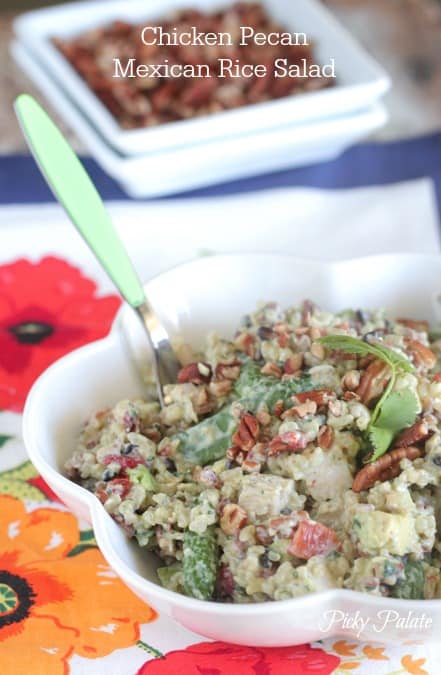 Ensalada de arroz mexicano con pacana y pollo
