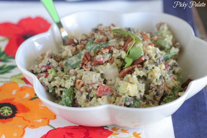 Ensalada de arroz mexicano con pacanas y pollo