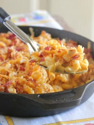 Skillet Baked Mac and Cheese with Bacon Pretzel Topping