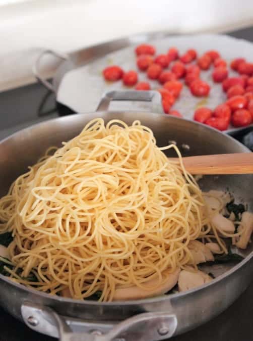 Roasted Chicken and Tomato Pesto Spaghetti Florentine