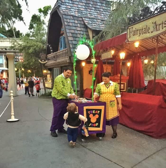 Tips For Visiting Disneyland Resort During Halloween Time