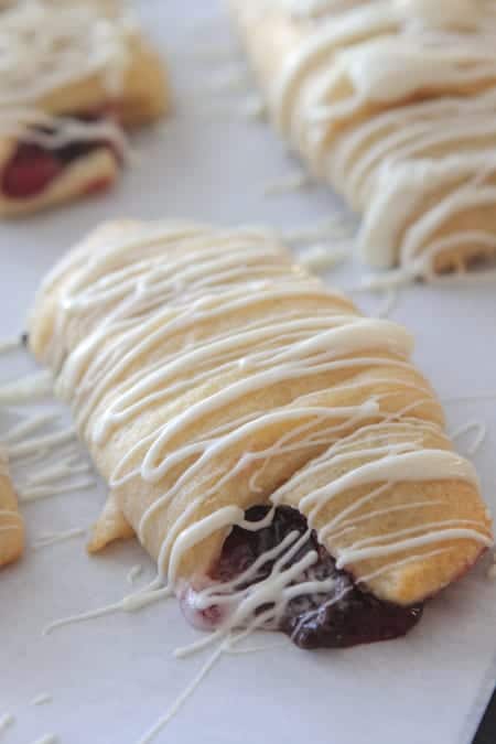 https://picky-palate.com/wp-content/uploads/2015/11/White-Chocolate-Cherry-Pie-Crescents-11.jpg