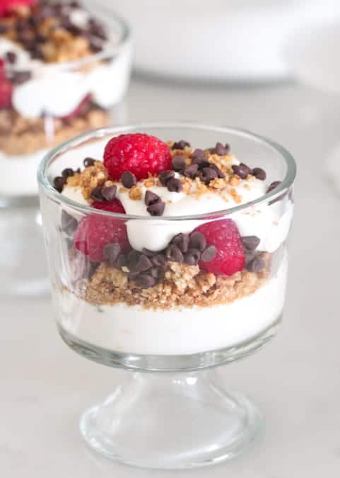 https://picky-palate.com/wp-content/uploads/2016/06/Chocolate-Raspberry-Yogurt-Parfaits-8.jpg