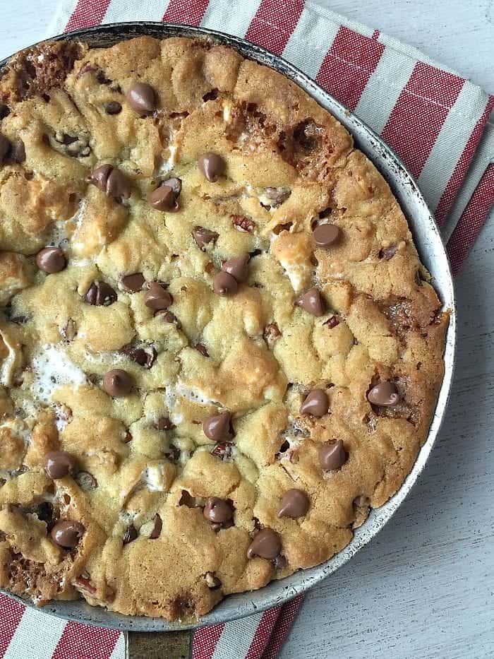 baked hot skillet cookie