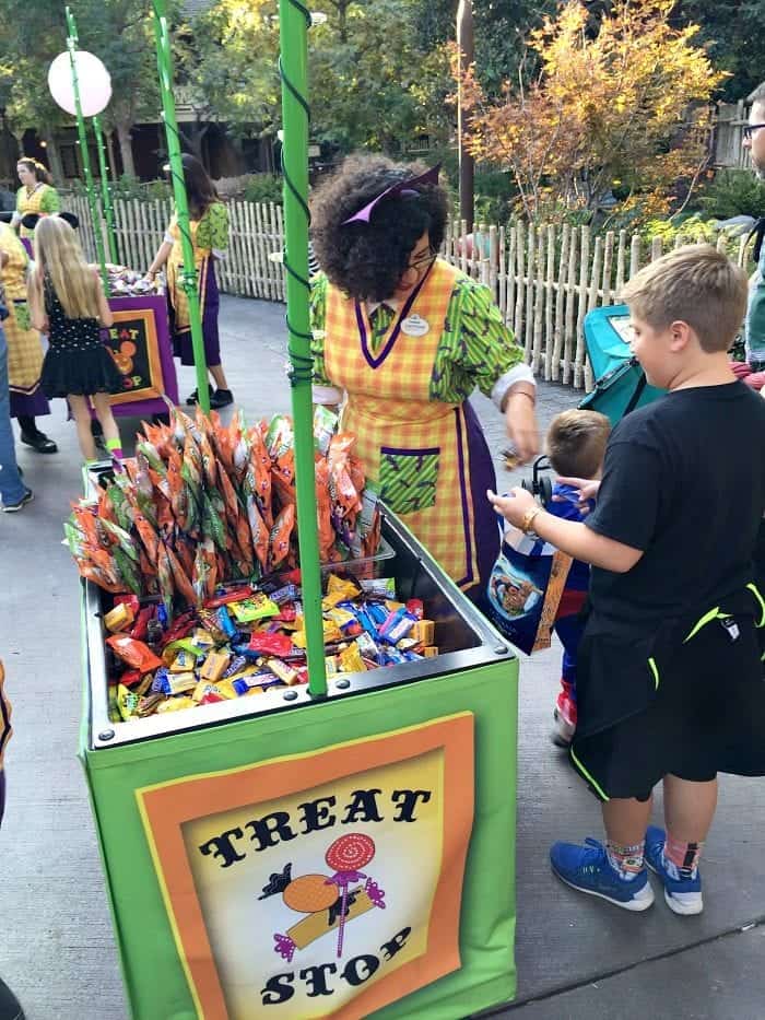 Tips For Mickey's Halloween Party Disneyland Park