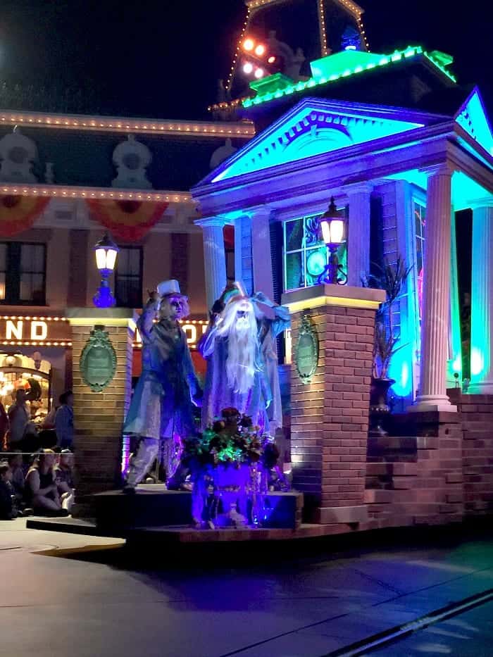 Tips For Mickey's Halloween Party Disneyland Park - Disney Dining