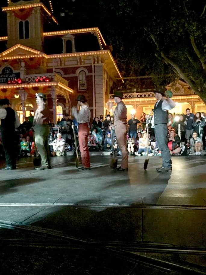 Tips For Mickey's Halloween Party Disneyland Park