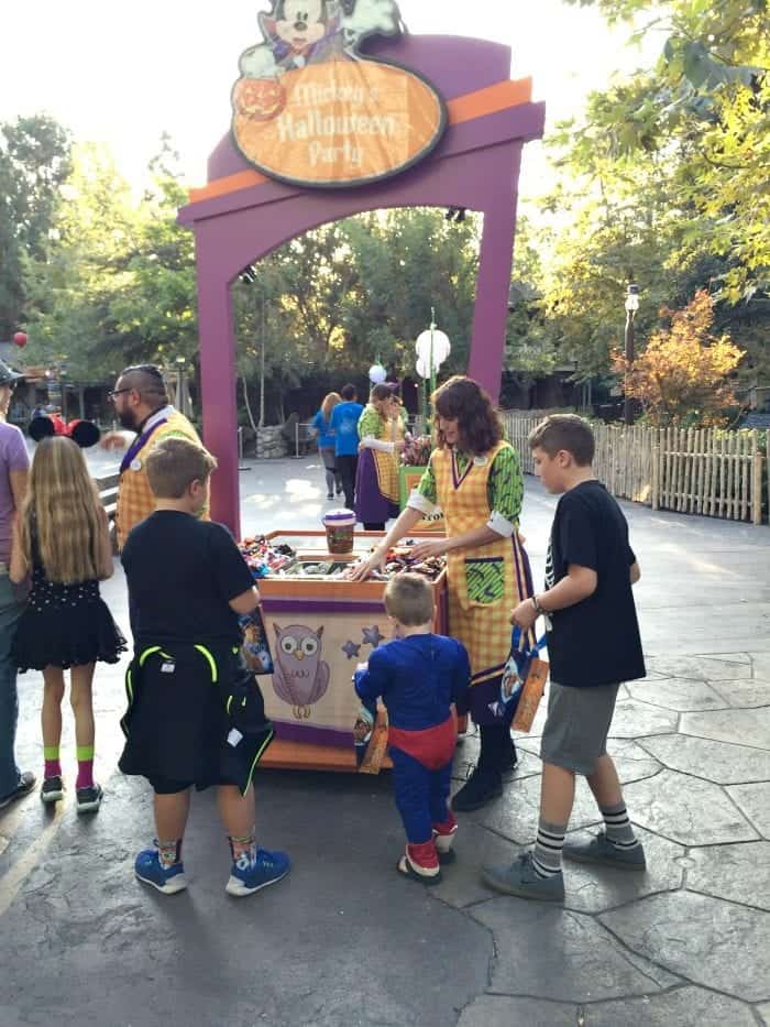 Tips For Mickey's Halloween Party Disneyland Park