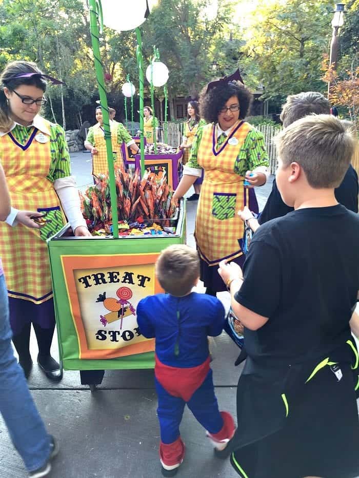 Tips For Mickey's Halloween Party Disneyland Park