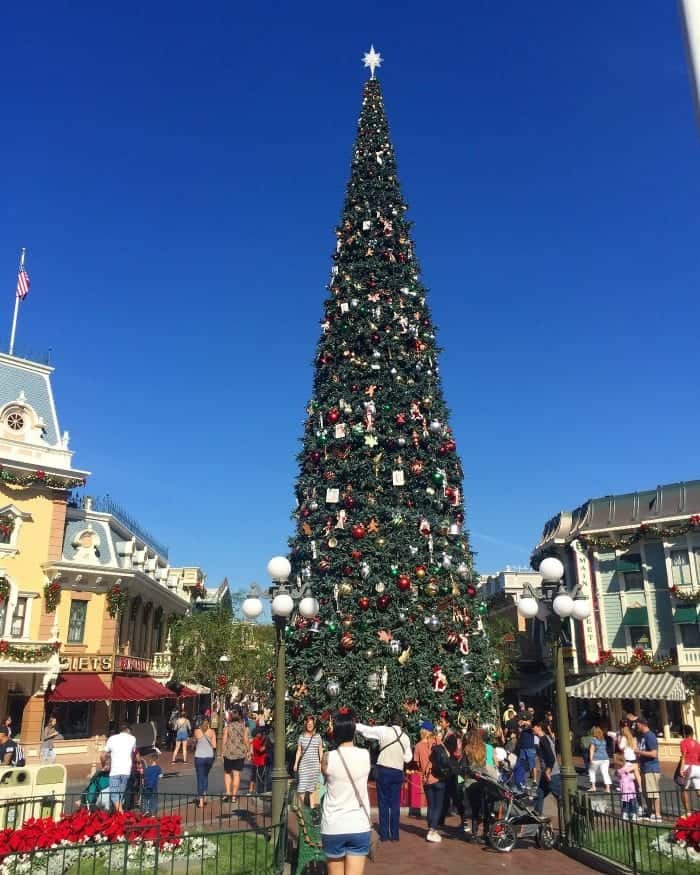 The Best Christmas Treats at Disneyland Park