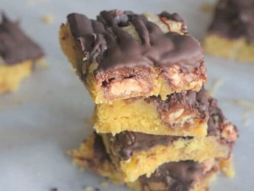 https://picky-palate.com/wp-content/uploads/2017/01/Gooey-Snickers-Cake-Bars-2-500x375.jpg