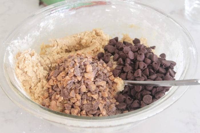 Oatmeal Toffee Chocolate Chip Cookies