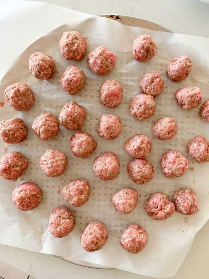 roll meatballs into rounds