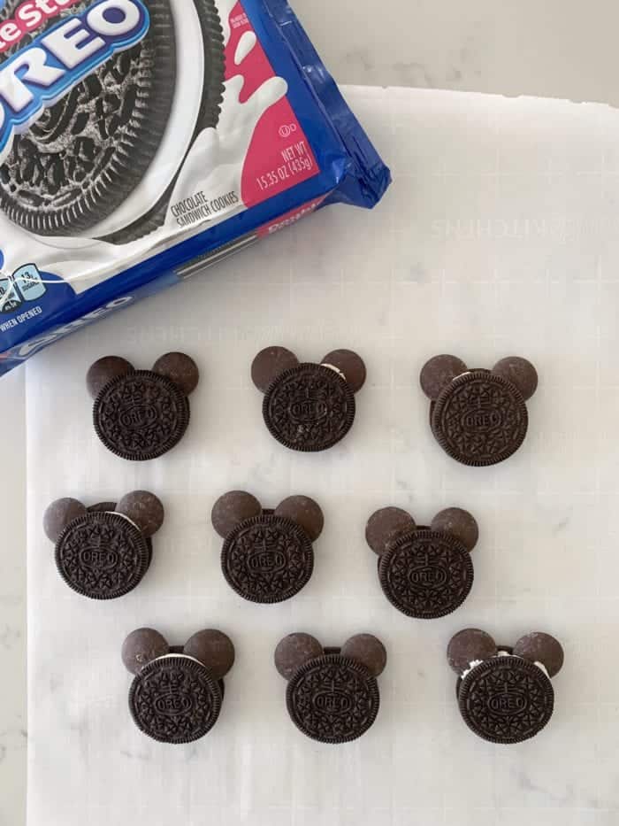 Mickey Mouse Chocolate Covered OREO Pops - Disney Hungry