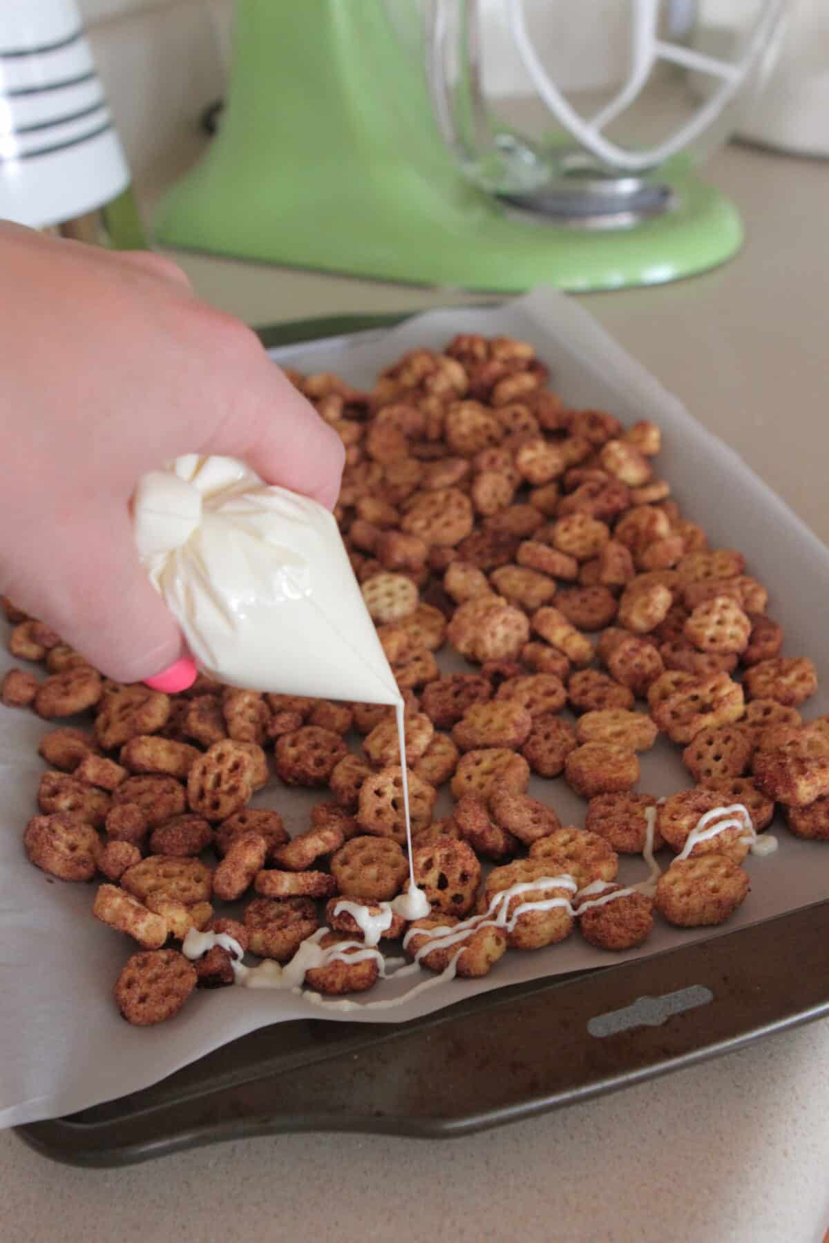 drizzling white chocolate over snack mix recipe