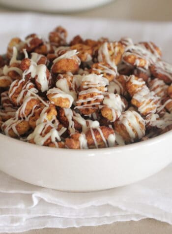 churro snack mix in serving bowl