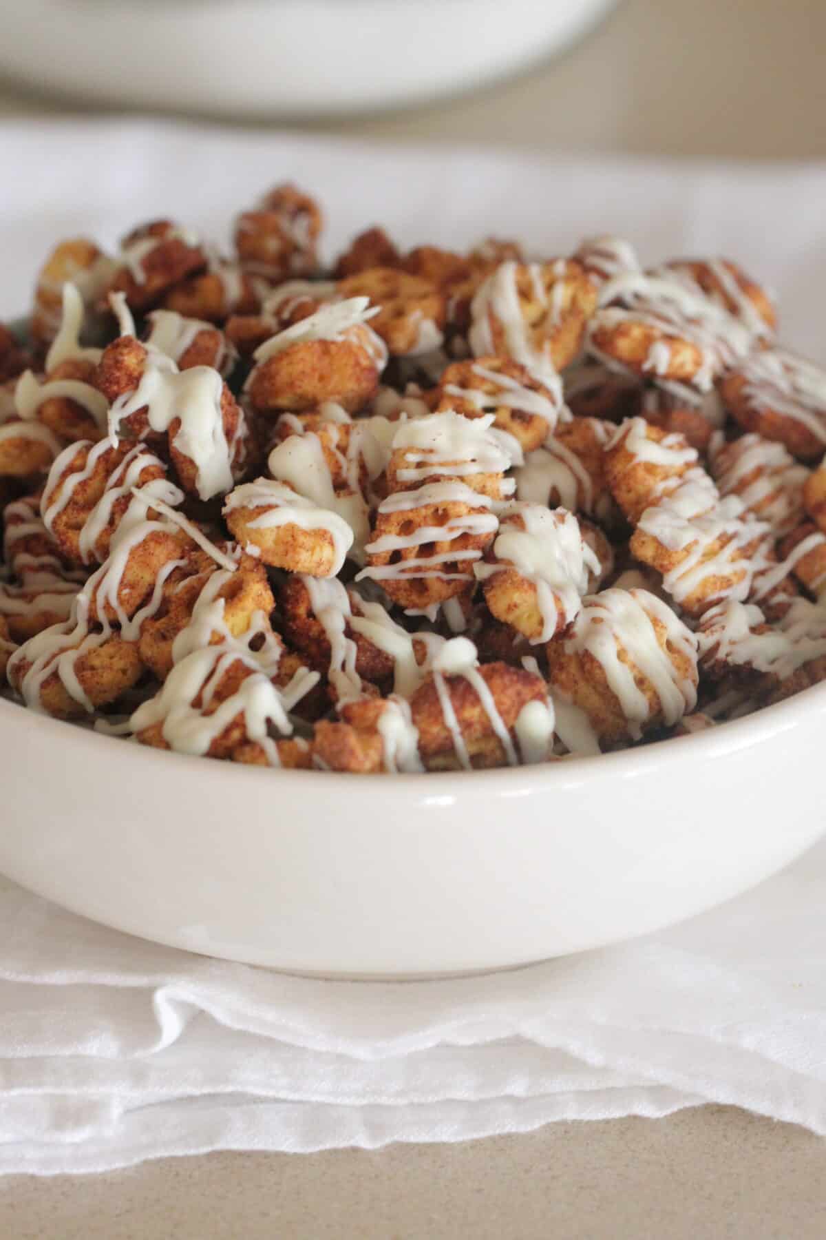 churro snack mix  in serving bowl