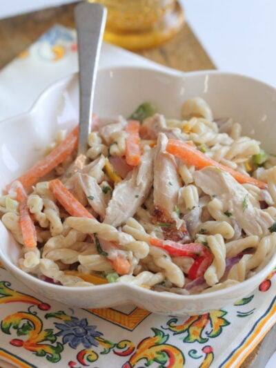 chicken fajita pasta in serving bowl