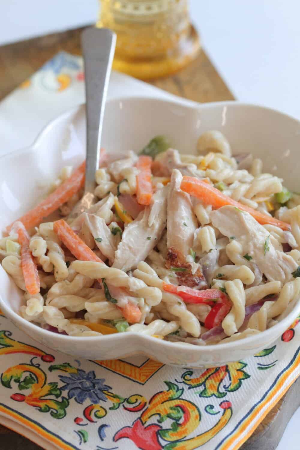chicken fajita pasta in serving bowl