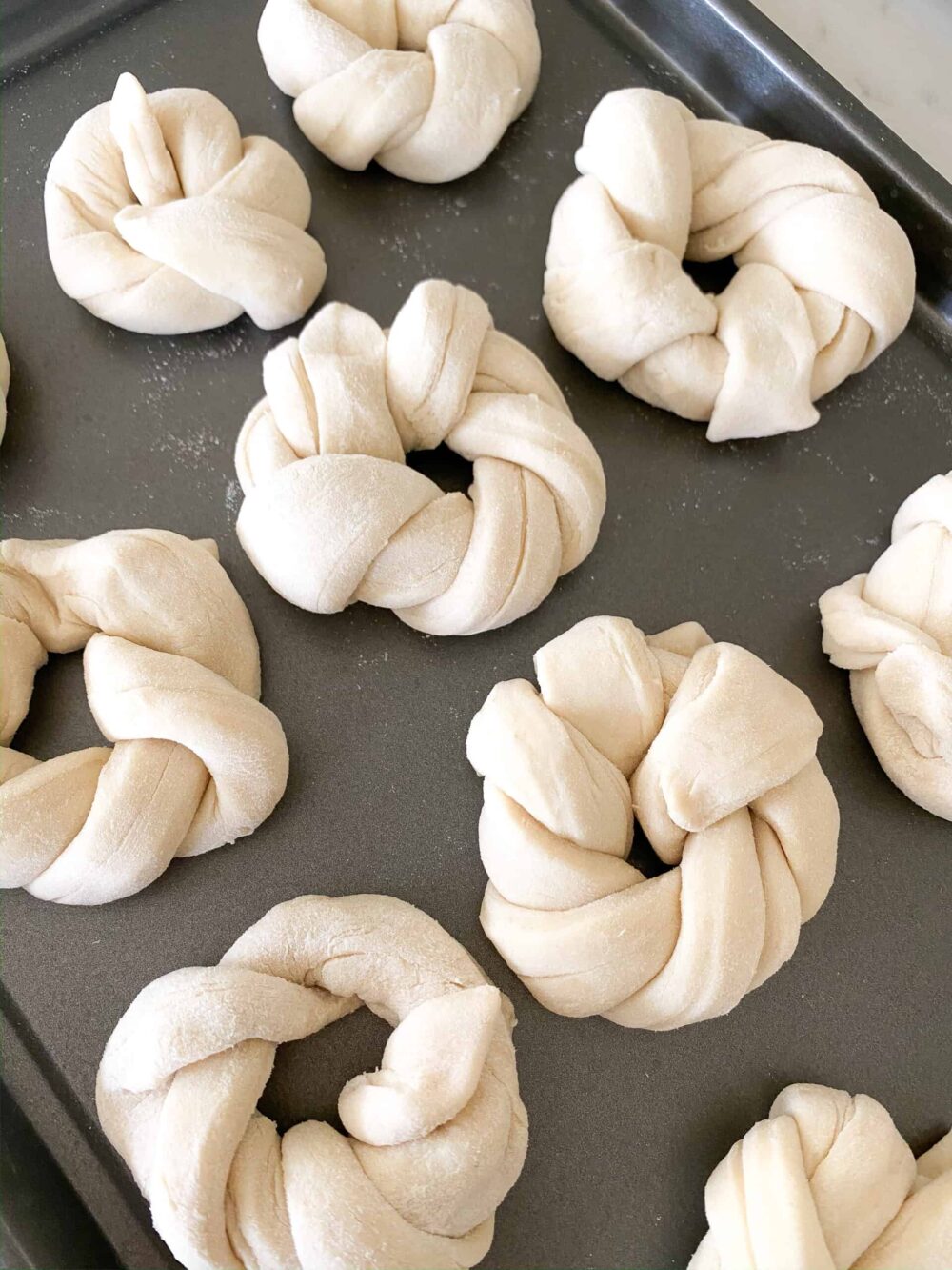 how to knot dinner rolls