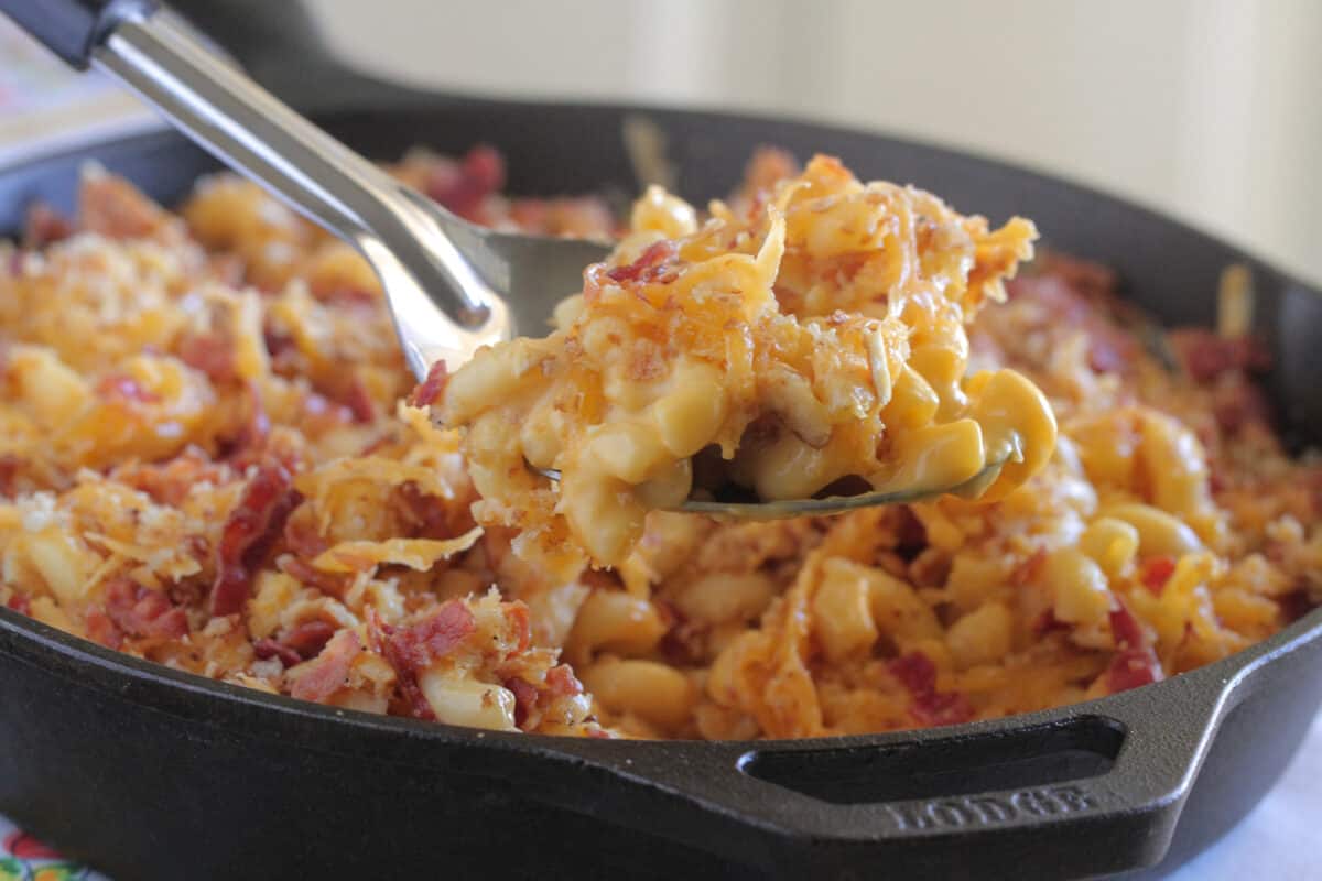 baked mac and cheese in serving skillet