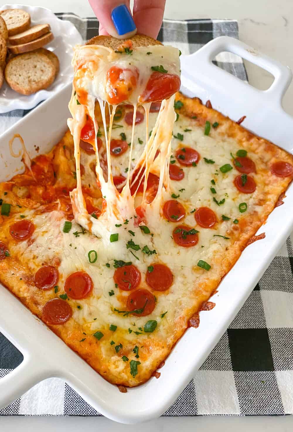 cheese pull baked pizza dip