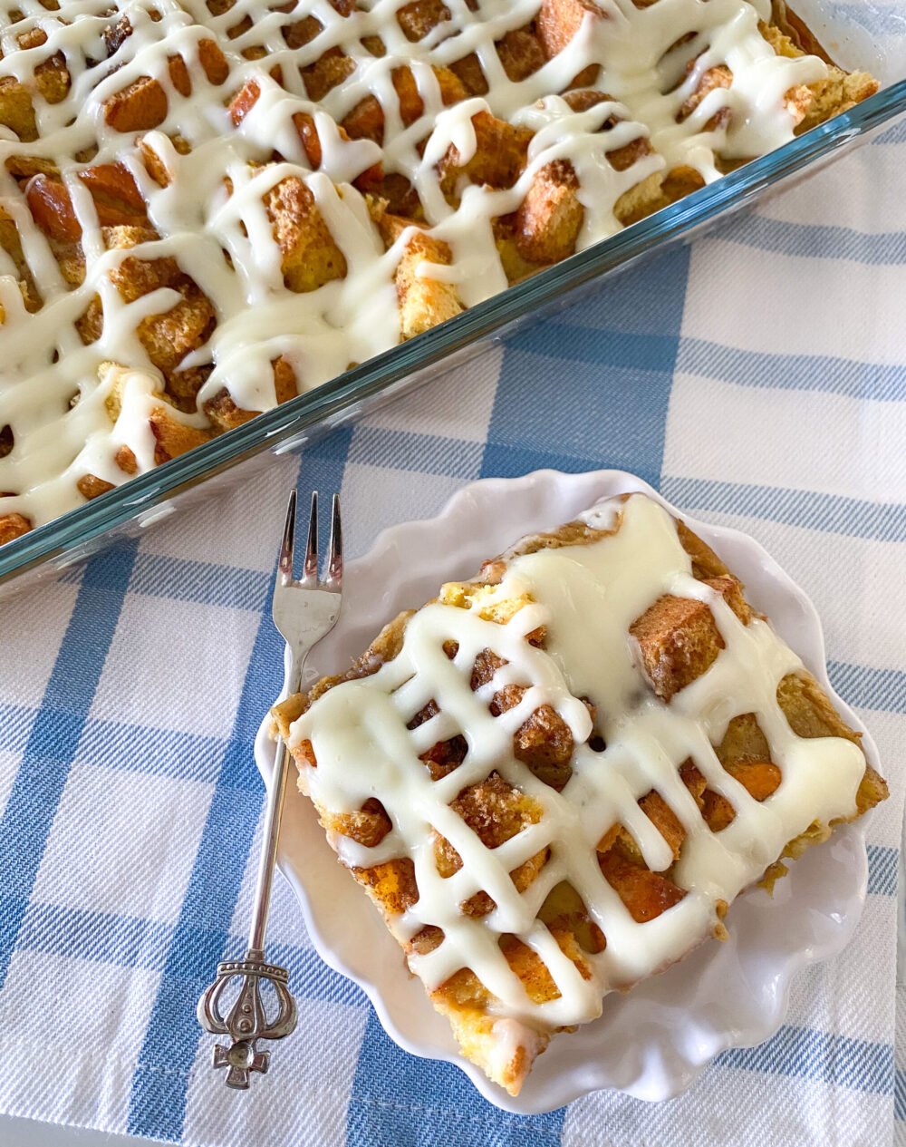 rolo de canela assado tosta francesa