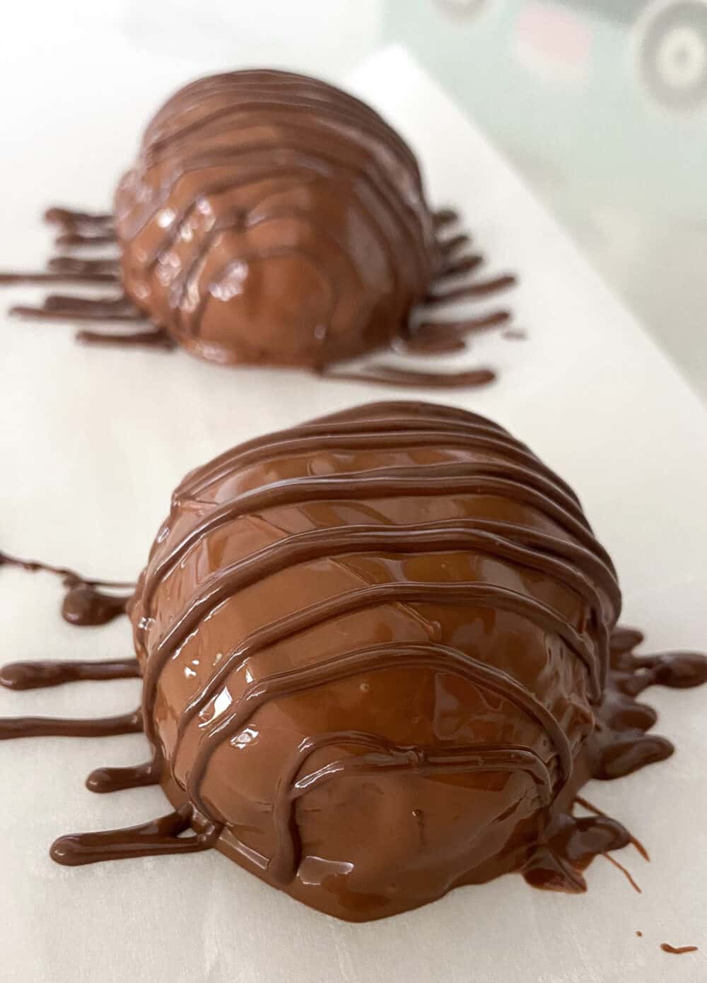 drizzling chocolate over snickers dessert