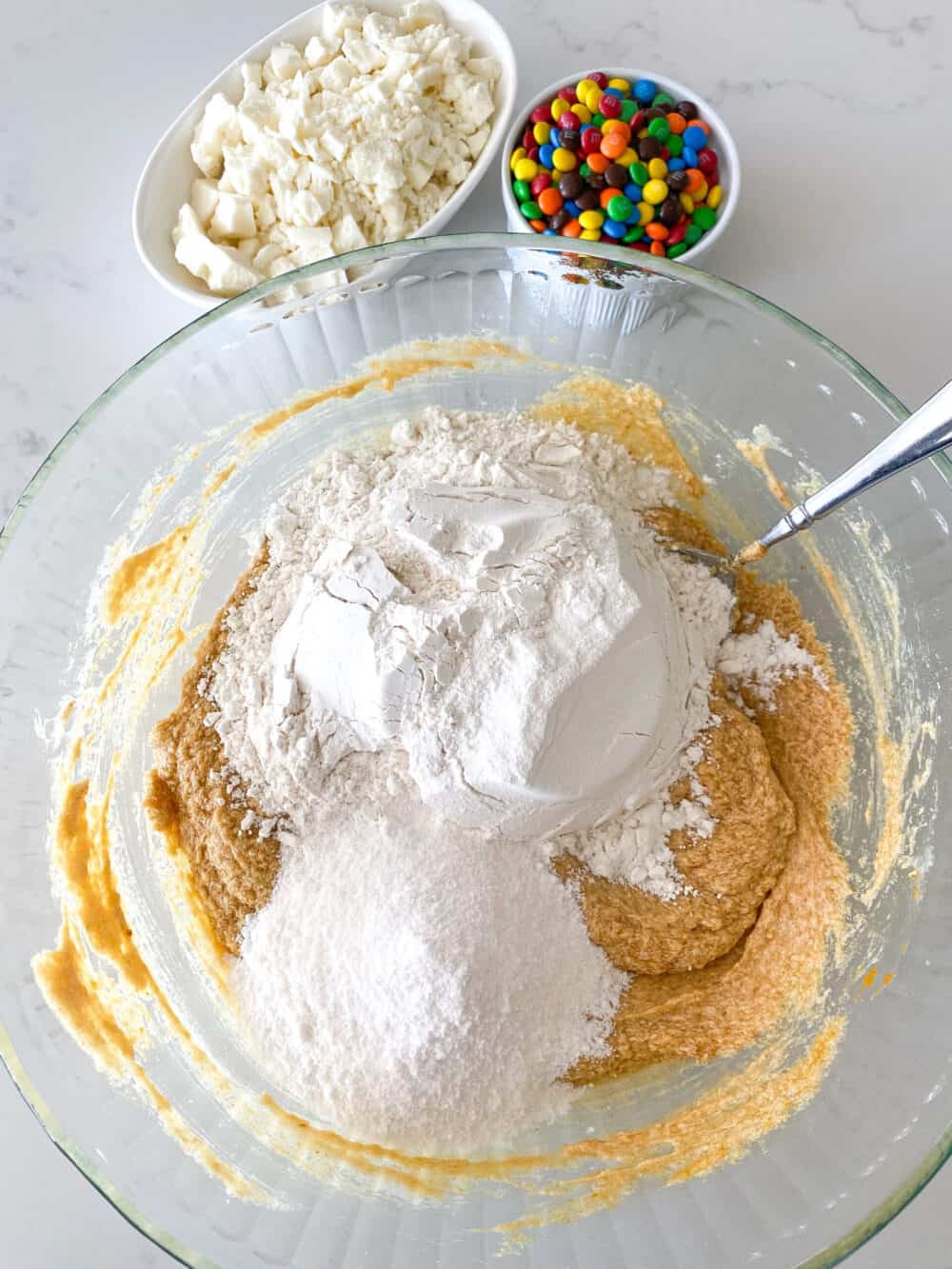 dry ingredients into mixing bow