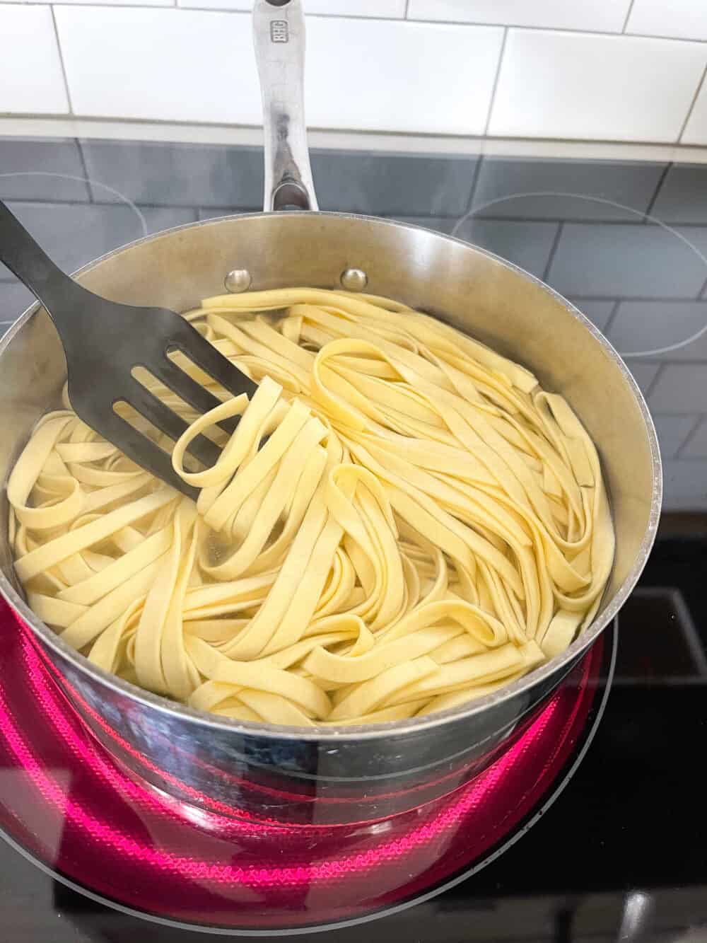 cooking fettuccini noodles