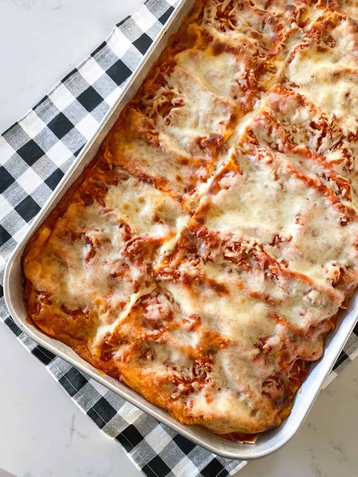 cooked easy lasagna recipe in baking dish