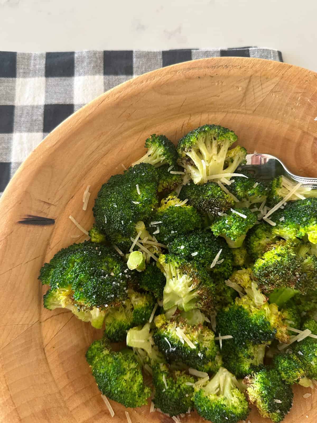 air fryer broccoli in a serving bowl