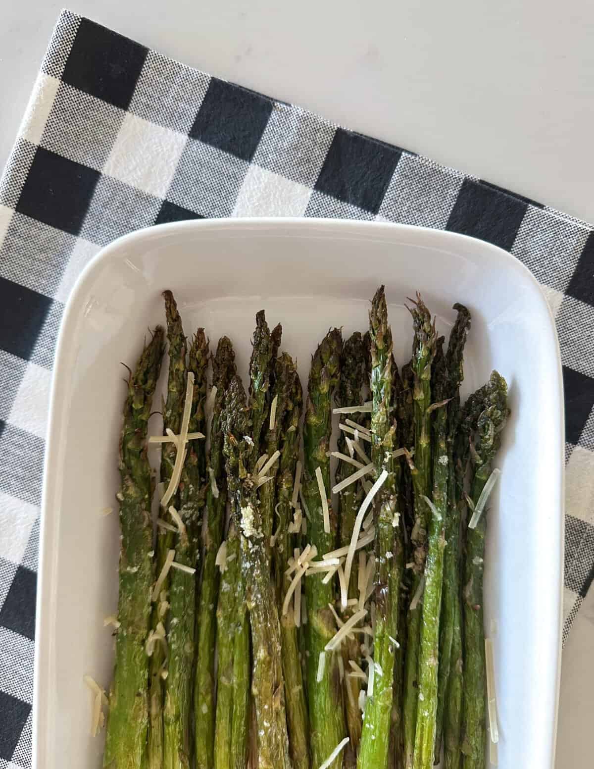 air fryer asparagus on serving tray