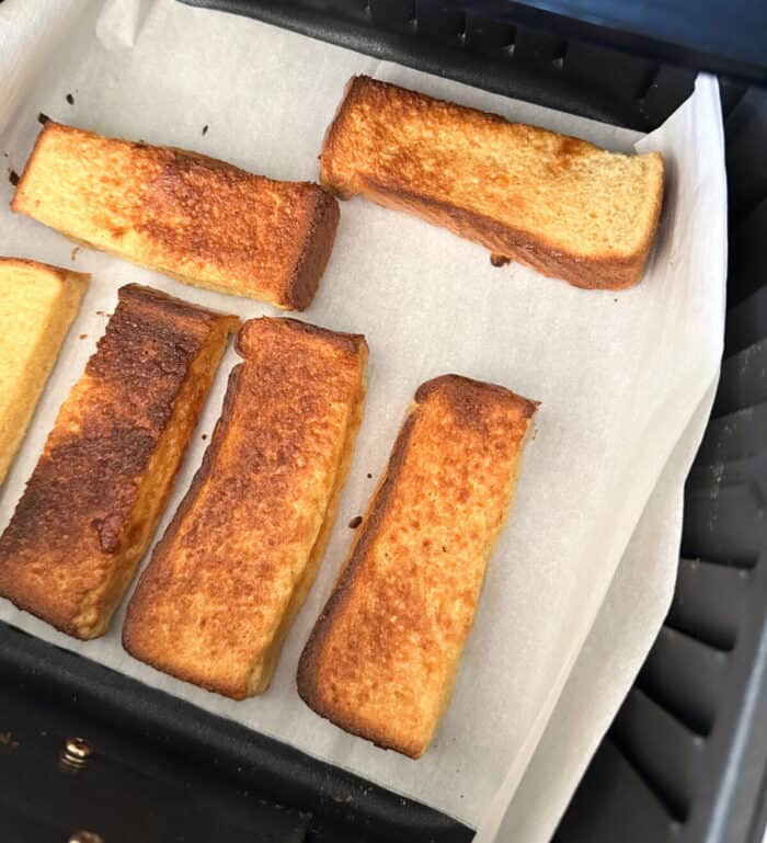 cooked french toast sticks in air fryer